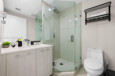 Condominio en alquiler en Miami, Florida, 2 dormitorios, 104.14 m2 № 2025480 - foto 27