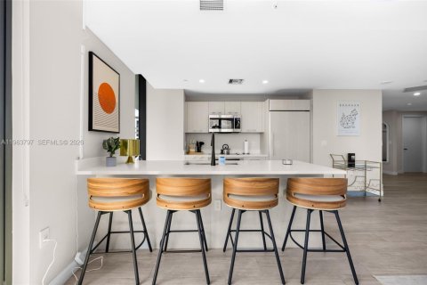 Condominio en alquiler en Miami, Florida, 2 dormitorios, 104.14 m2 № 2025480 - foto 12
