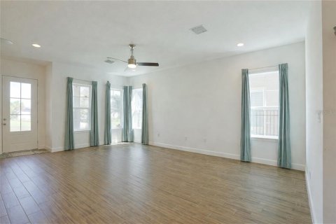 Villa ou maison à louer à Orlando, Floride: 4 chambres, 270.25 m2 № 2106461 - photo 5