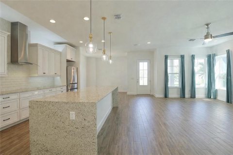 Villa ou maison à louer à Orlando, Floride: 4 chambres, 270.25 m2 № 2106461 - photo 6
