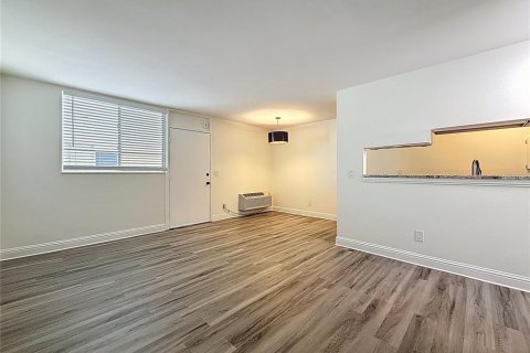 Condo in Tampa, Florida, 1 bedroom  № 1916754 - photo 8