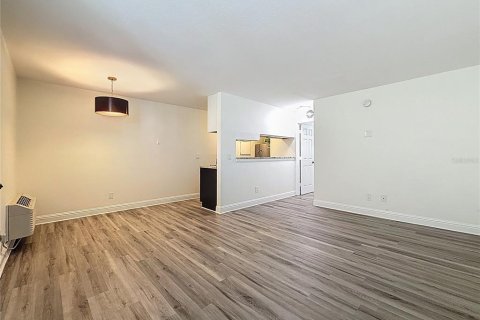 Condo in Tampa, Florida, 1 bedroom  № 1916754 - photo 9