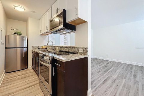 Condo in Tampa, Florida, 1 bedroom  № 1916754 - photo 12