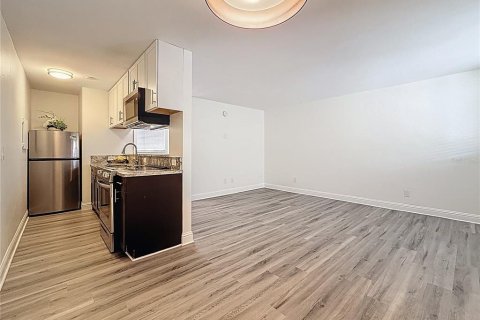 Condo in Tampa, Florida, 1 bedroom  № 1916754 - photo 11