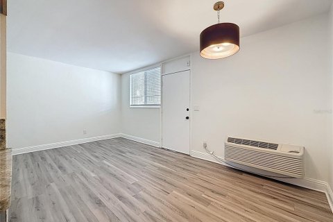 Condo in Tampa, Florida, 1 bedroom  № 1916754 - photo 15