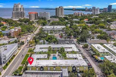 Condo in Tampa, Florida, 1 bedroom  № 1916754 - photo 1