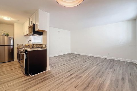 Condo in Tampa, Florida, 1 bedroom  № 1916754 - photo 14
