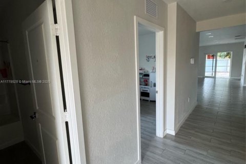 House in Homestead, Florida 4 bedrooms № 1698876 - photo 7
