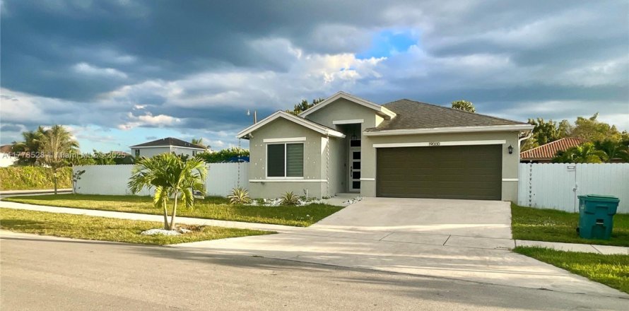 House in Homestead, Florida 4 bedrooms № 1698876