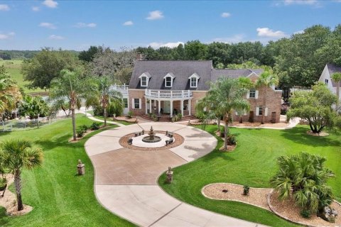 House in Oxford, Florida 5 bedrooms, 471.66 sq.m. № 1919813 - photo 1