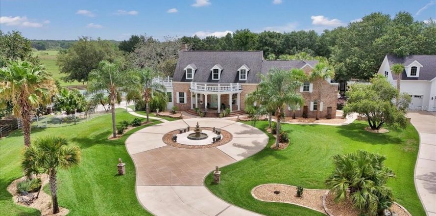House in Oxford, Florida 5 bedrooms, 471.66 sq.m. № 1919813