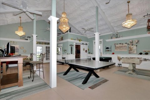 House in Oxford, Florida 5 bedrooms, 471.66 sq.m. № 1919813 - photo 13