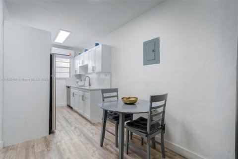 Condominio en venta en Miami Beach, Florida, 37.25 m2 № 1785798 - foto 8