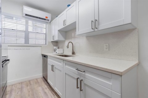 Condominio en venta en Miami Beach, Florida, 37.25 m2 № 1785798 - foto 11