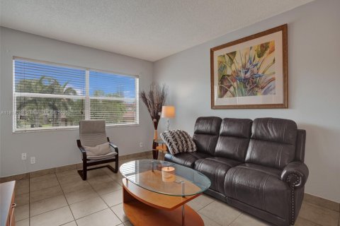 Condo in Lauderdale Lakes, Florida, 1 bedroom  № 1775257 - photo 22