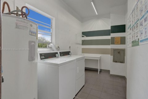 Condo in Lauderdale Lakes, Florida, 1 bedroom  № 1775257 - photo 30