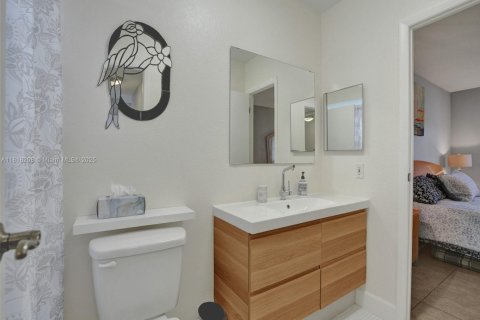 Condo in Lauderdale Lakes, Florida, 1 bedroom  № 1775257 - photo 20