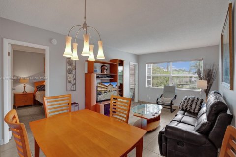 Condo in Lauderdale Lakes, Florida, 1 bedroom  № 1775257 - photo 12