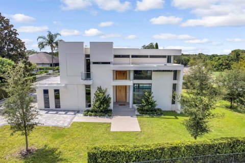 House in Winter Park, Florida 4 bedrooms, 360.46 sq.m. № 2355780