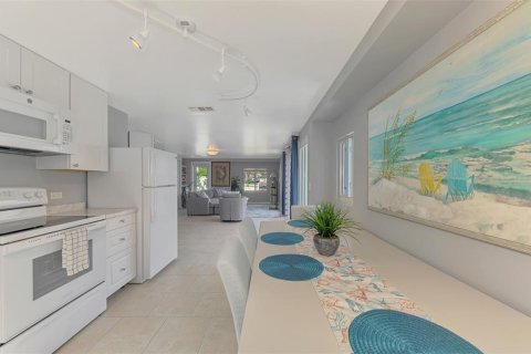 Villa ou maison à vendre à Sarasota, Floride: 2 chambres, 113.15 m2 № 2400962 - photo 20