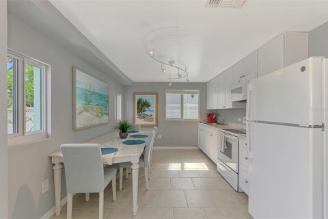 Villa ou maison à vendre à Sarasota, Floride: 2 chambres, 113.15 m2 № 2400962 - photo 17