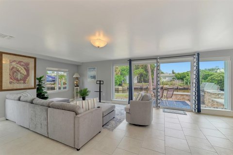Villa ou maison à vendre à Sarasota, Floride: 2 chambres, 113.15 m2 № 2400962 - photo 14