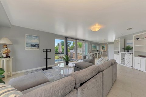 Villa ou maison à vendre à Sarasota, Floride: 2 chambres, 113.15 m2 № 2400962 - photo 15