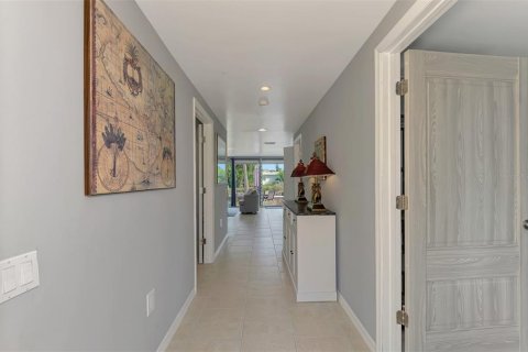 Villa ou maison à vendre à Sarasota, Floride: 2 chambres, 113.15 m2 № 2400962 - photo 9