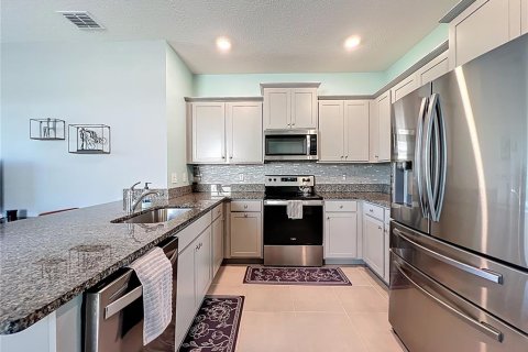House in Wildwood, Florida 3 bedrooms, 139.73 sq.m. № 1911937 - photo 11