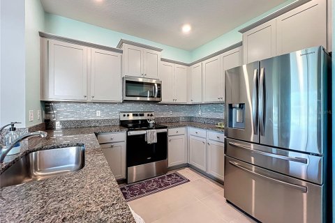 House in Wildwood, Florida 3 bedrooms, 139.73 sq.m. № 1911937 - photo 10