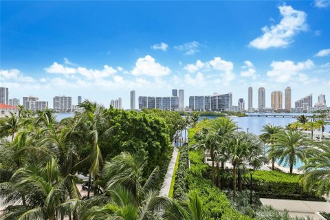 Condominio en venta en Aventura, Florida, 2 dormitorios, 226.03 m2 № 2186387 - foto 8
