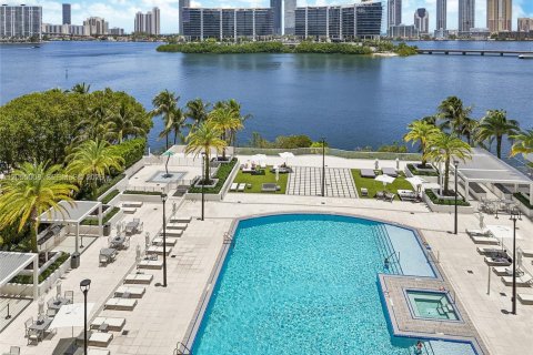 Condominio en venta en Aventura, Florida, 2 dormitorios, 226.03 m2 № 2186387 - foto 27