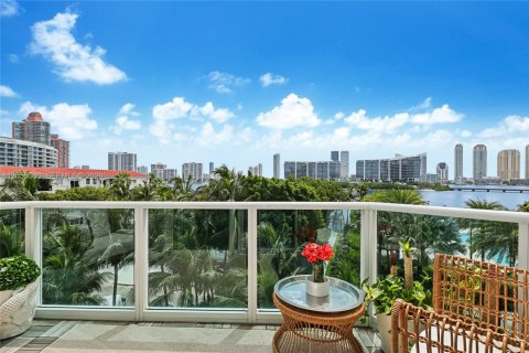 Condominio en venta en Aventura, Florida, 2 dormitorios, 226.03 m2 № 2186387 - foto 7