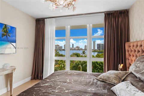Condominio en venta en Aventura, Florida, 2 dormitorios, 226.03 m2 № 2186387 - foto 15