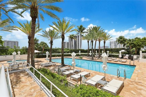 Condominio en venta en Aventura, Florida, 2 dormitorios, 226.03 m2 № 2186387 - foto 29