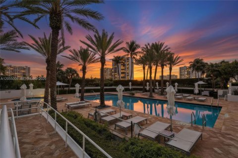 Condominio en venta en Aventura, Florida, 2 dormitorios, 226.03 m2 № 2186387 - foto 28