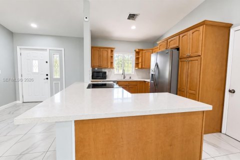 Casa en venta en Lauderhill, Florida, 3 dormitorios, 111.2 m2 № 2365205 - foto 5