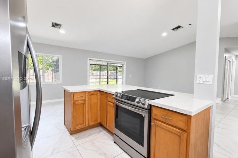 Casa en venta en Lauderhill, Florida, 3 dormitorios, 111.2 m2 № 2365205 - foto 4