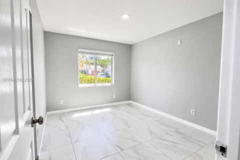 Casa en venta en Lauderhill, Florida, 3 dormitorios, 111.2 m2 № 2365205 - foto 8