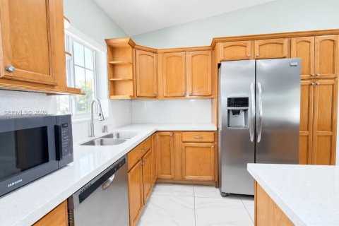 Casa en venta en Lauderhill, Florida, 3 dormitorios, 111.2 m2 № 2365205 - foto 3