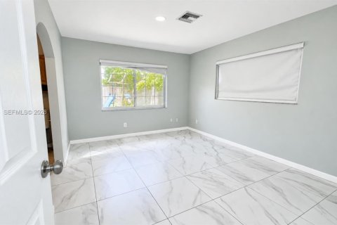 Casa en venta en Lauderhill, Florida, 3 dormitorios, 111.2 m2 № 2365205 - foto 10