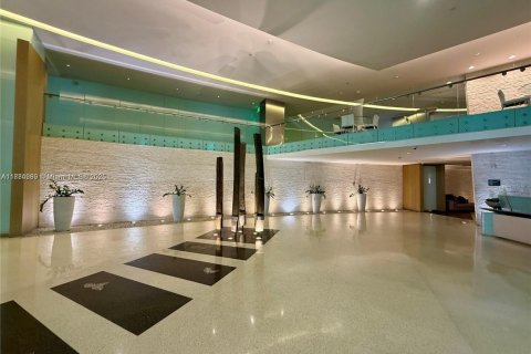 Condo in Miami, Florida, 2 bedrooms  № 1978540 - photo 14