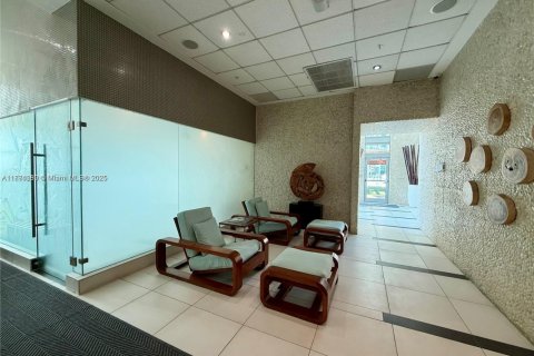 Condo in Miami, Florida, 2 bedrooms  № 1978540 - photo 17