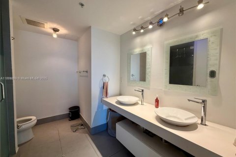 Condo in Miami, Florida, 2 bedrooms  № 1978540 - photo 7