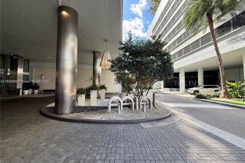 Condo in Miami, Florida, 2 bedrooms  № 1978540 - photo 13
