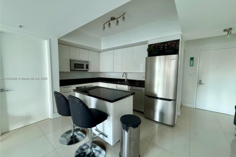 Condo in Miami, Florida, 2 bedrooms  № 1978540 - photo 2