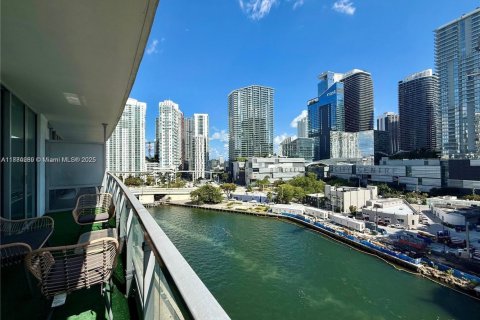 Condo in Miami, Florida, 2 bedrooms  № 1978540 - photo 1