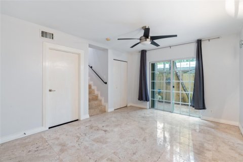 Touwnhouse à louer à Fort Lauderdale, Floride: 3 chambres, 157.47 m2 № 1182097 - photo 1