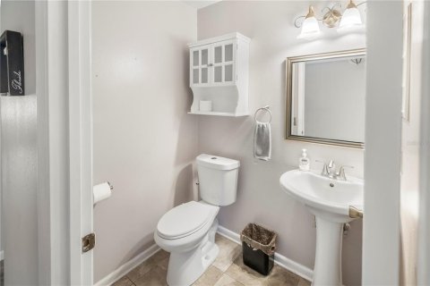 Townhouse in Winter Haven, Florida 2 bedrooms, 130.71 sq.m. № 2091886 - photo 7