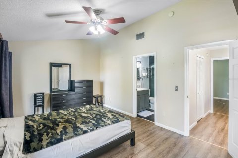Townhouse in Winter Haven, Florida 2 bedrooms, 130.71 sq.m. № 2091886 - photo 15